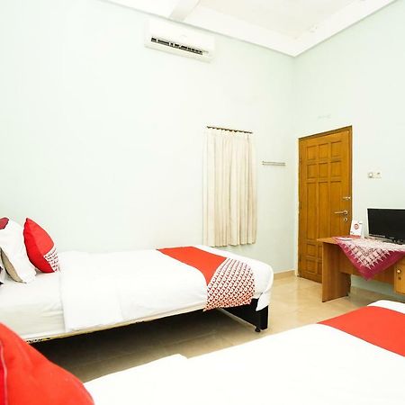 סוראבאיה Kartika Syariah Homestay By Stayku מראה חיצוני תמונה