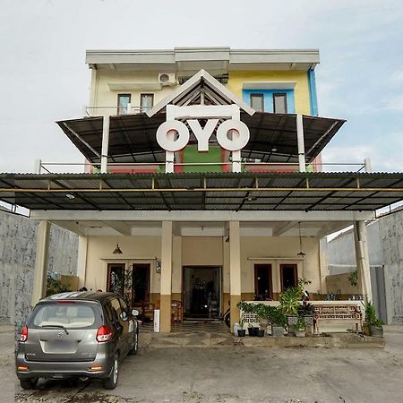 סוראבאיה Kartika Syariah Homestay By Stayku מראה חיצוני תמונה