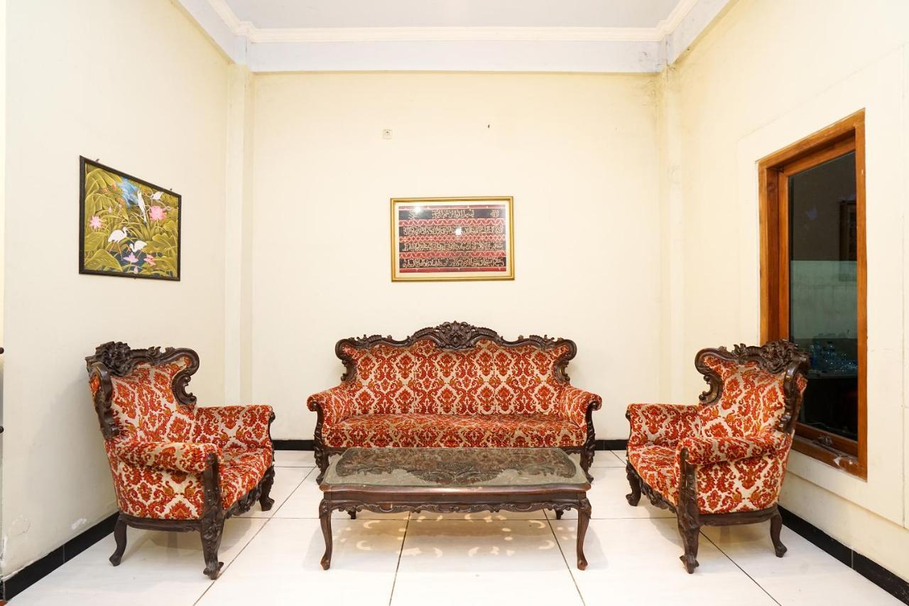 סוראבאיה Kartika Syariah Homestay By Stayku מראה חיצוני תמונה