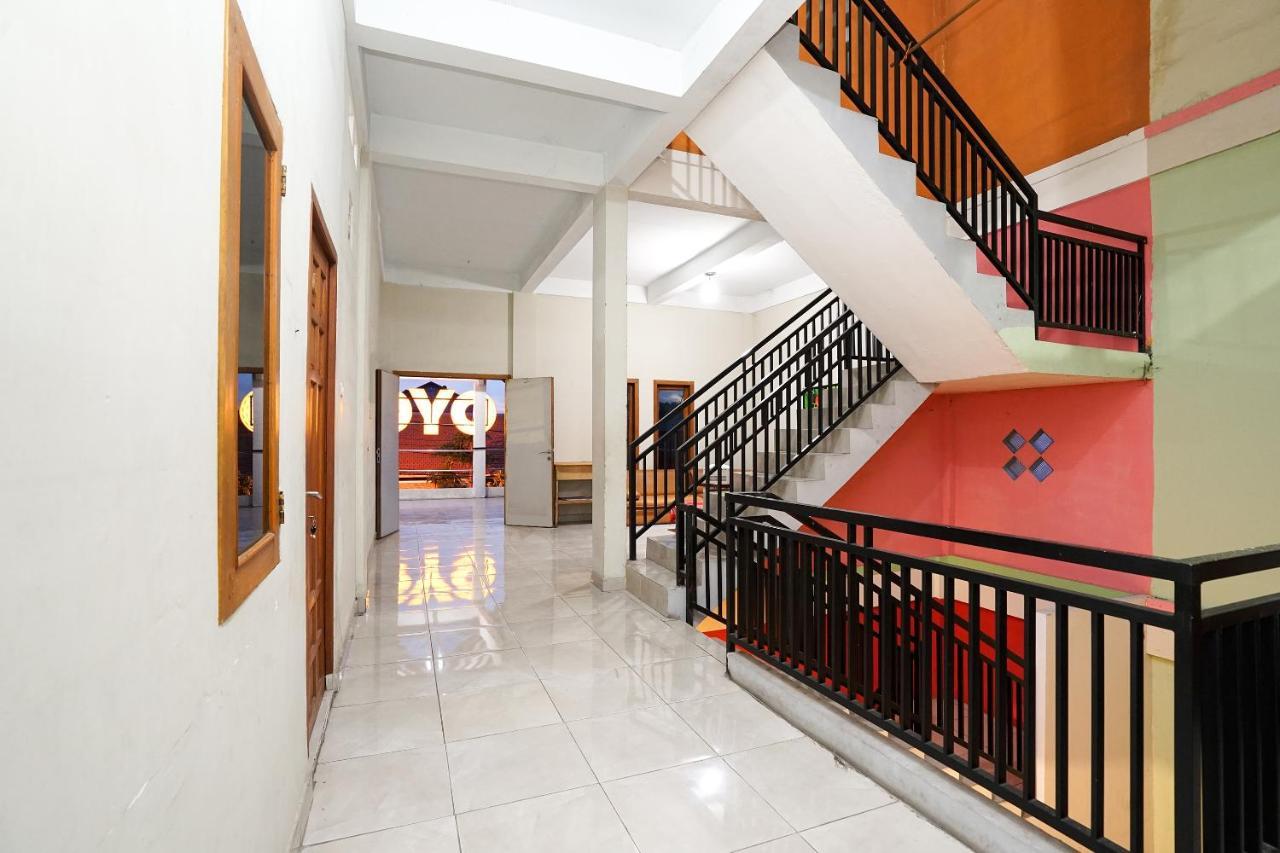 סוראבאיה Kartika Syariah Homestay By Stayku מראה חיצוני תמונה
