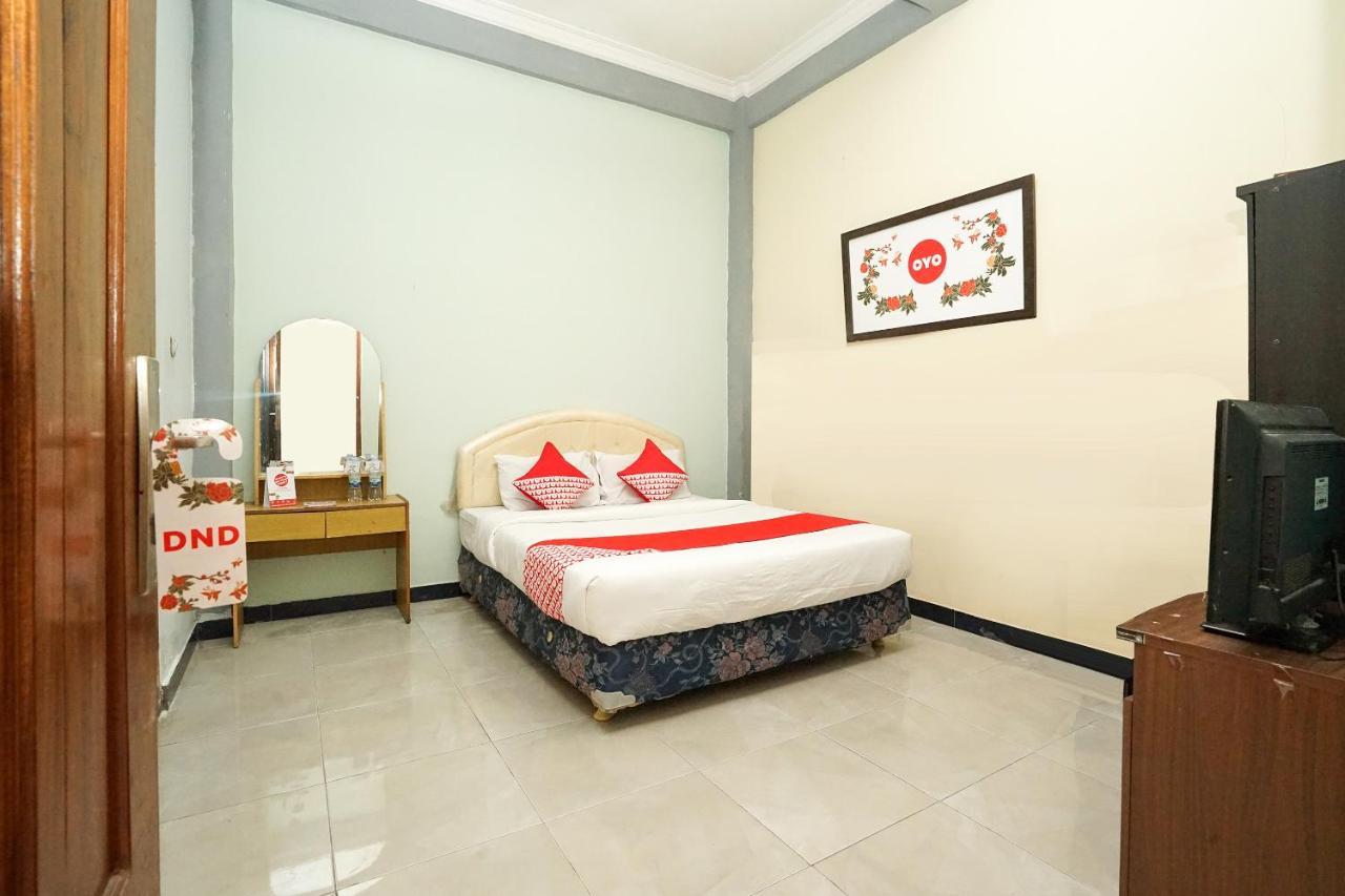 סוראבאיה Kartika Syariah Homestay By Stayku מראה חיצוני תמונה