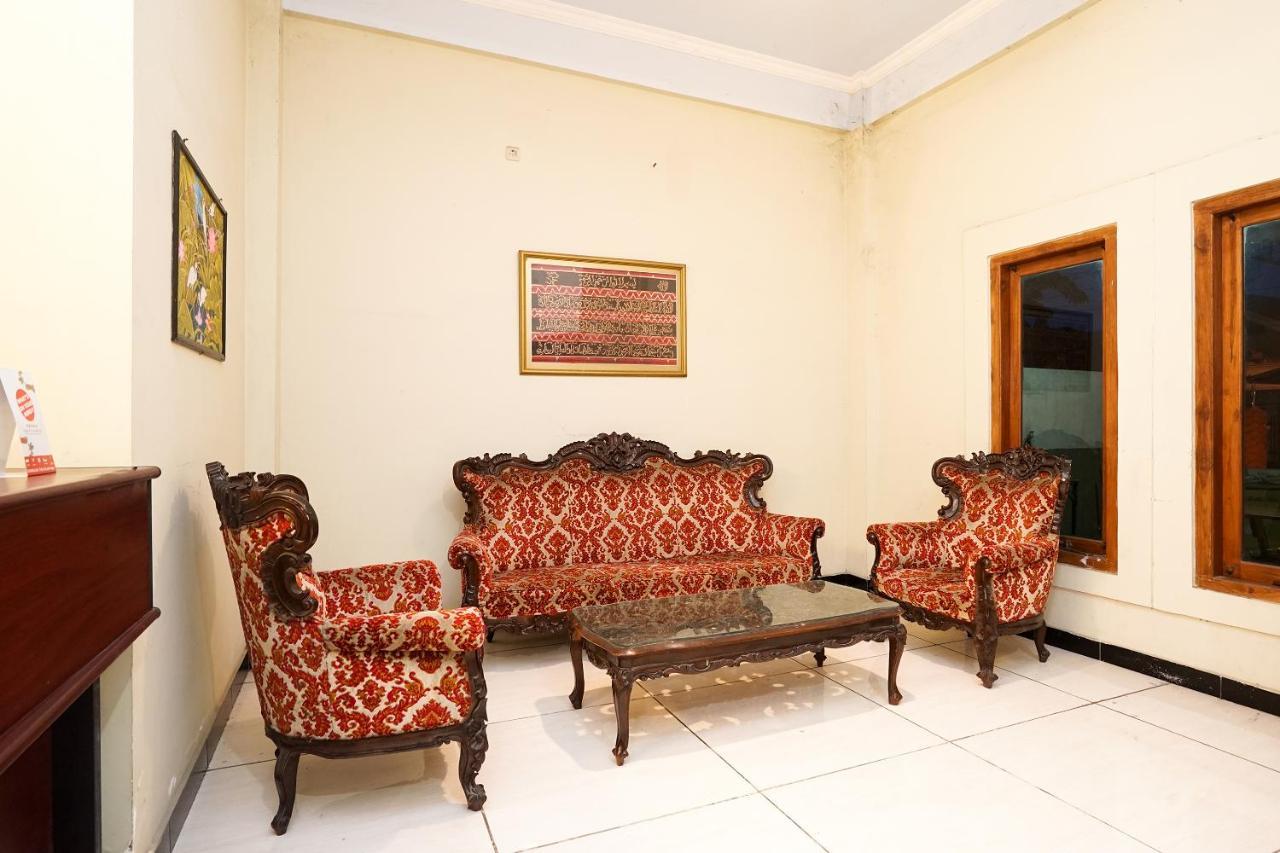 סוראבאיה Kartika Syariah Homestay By Stayku מראה חיצוני תמונה