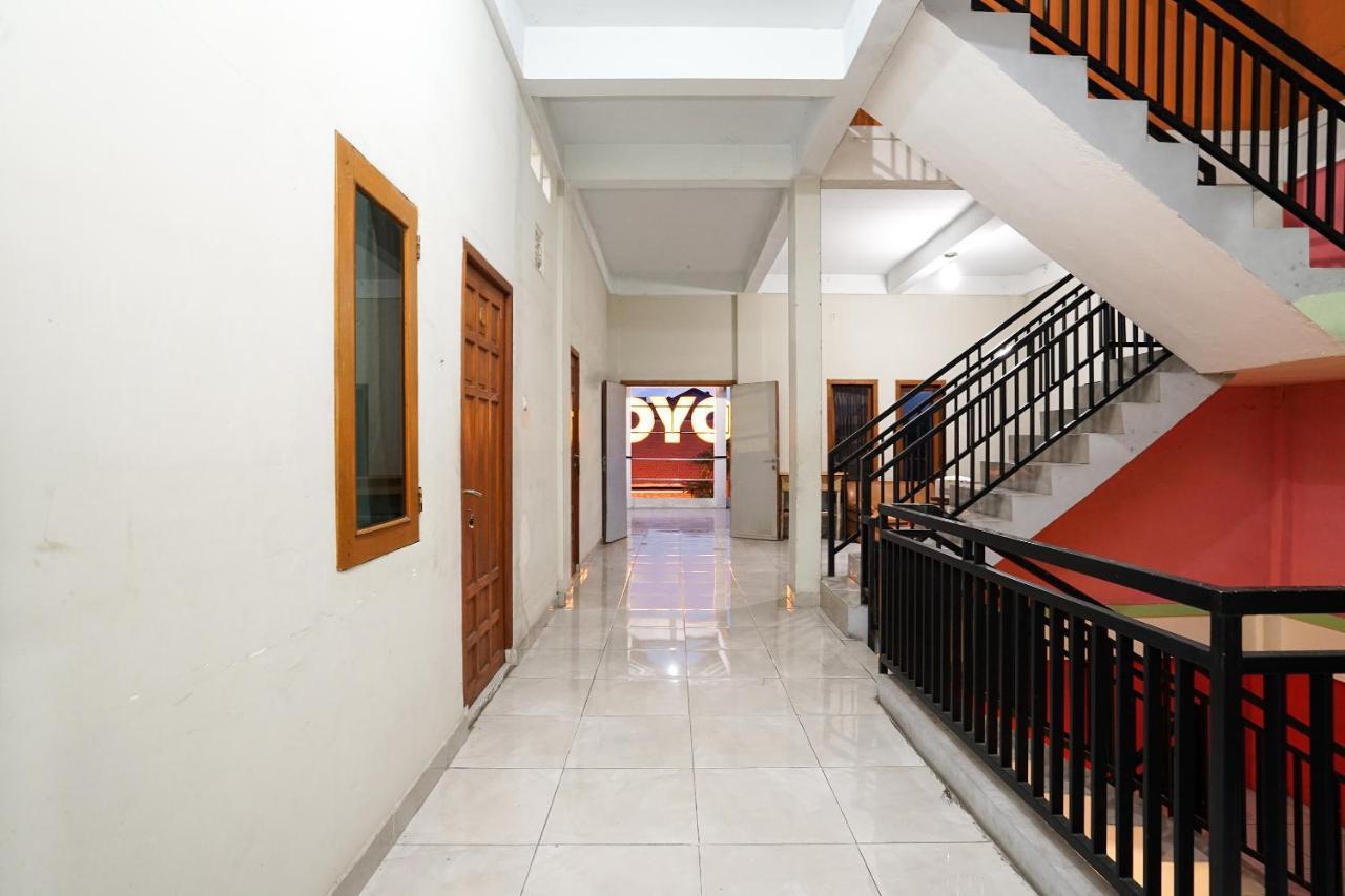 סוראבאיה Kartika Syariah Homestay By Stayku מראה חיצוני תמונה