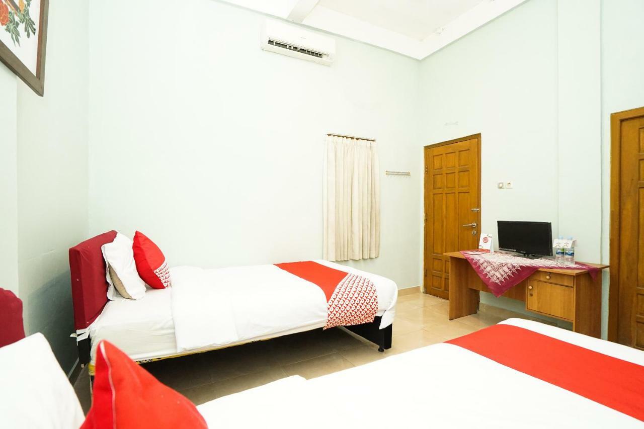 סוראבאיה Kartika Syariah Homestay By Stayku מראה חיצוני תמונה