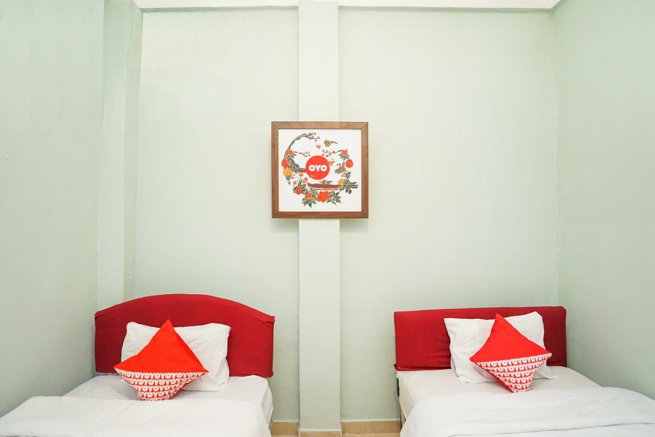 סוראבאיה Kartika Syariah Homestay By Stayku מראה חיצוני תמונה