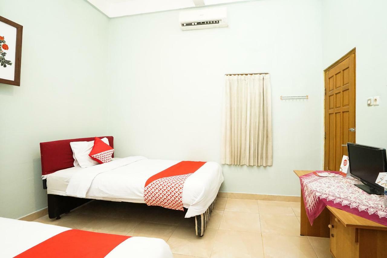 סוראבאיה Kartika Syariah Homestay By Stayku מראה חיצוני תמונה