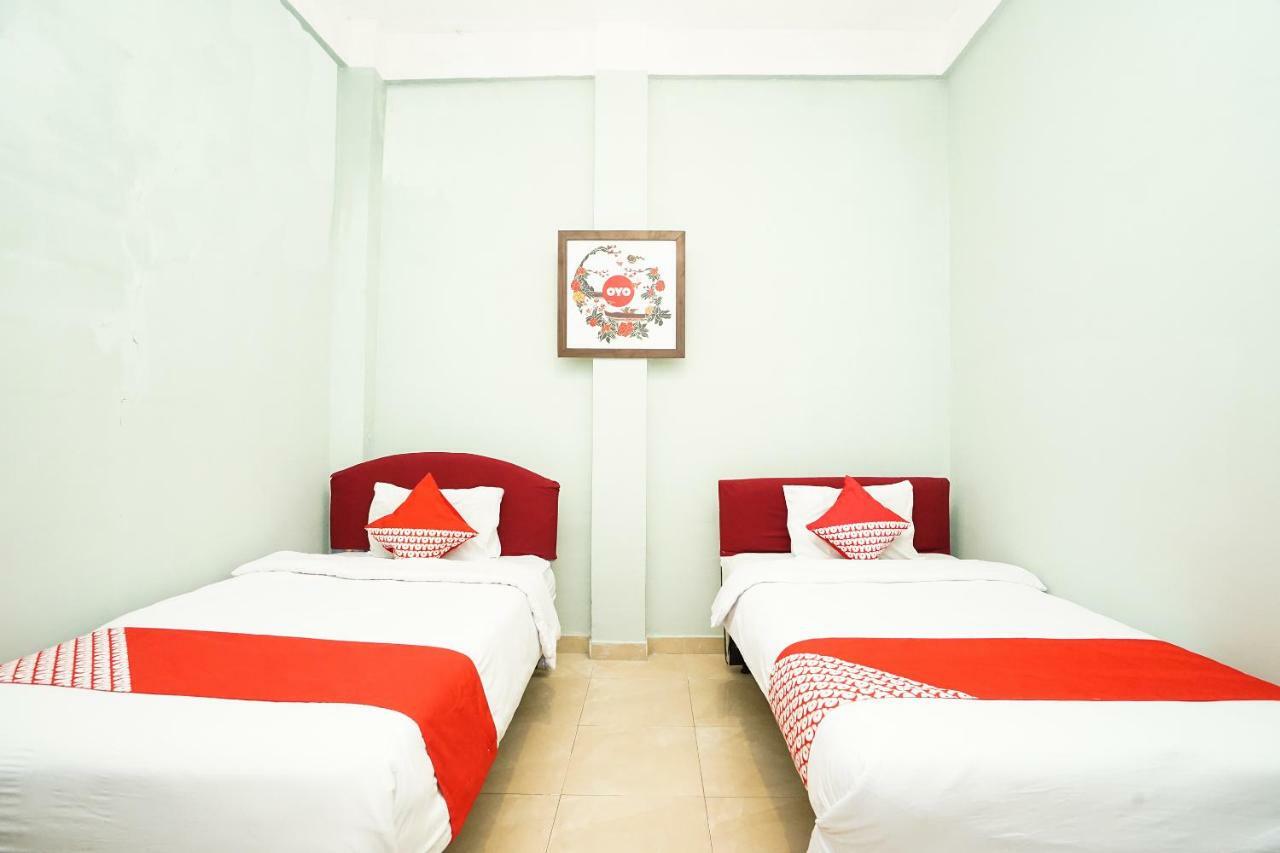 סוראבאיה Kartika Syariah Homestay By Stayku מראה חיצוני תמונה