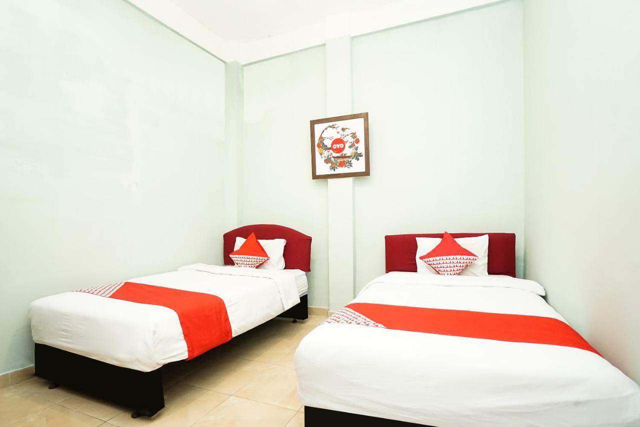 סוראבאיה Kartika Syariah Homestay By Stayku מראה חיצוני תמונה
