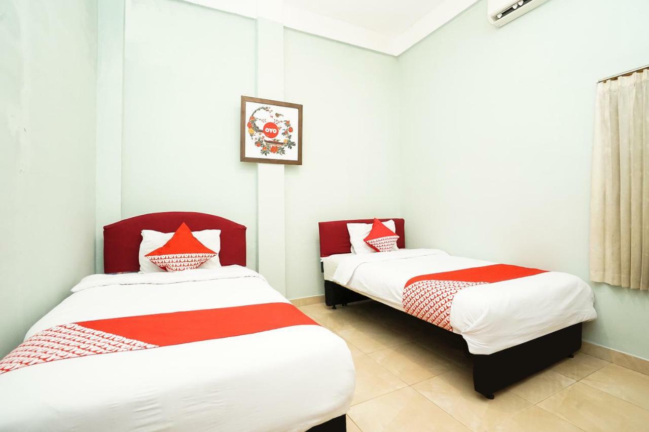 סוראבאיה Kartika Syariah Homestay By Stayku מראה חיצוני תמונה